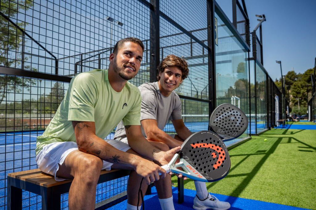 Fotografía publicitaria de jugadores de pádel con equipación HEAD