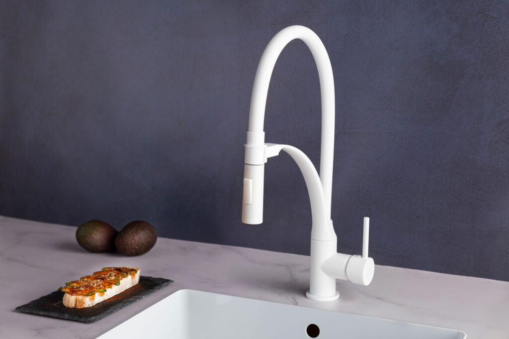 Fotografía de grifo cromado de cocina y baño de Griferías Borràs