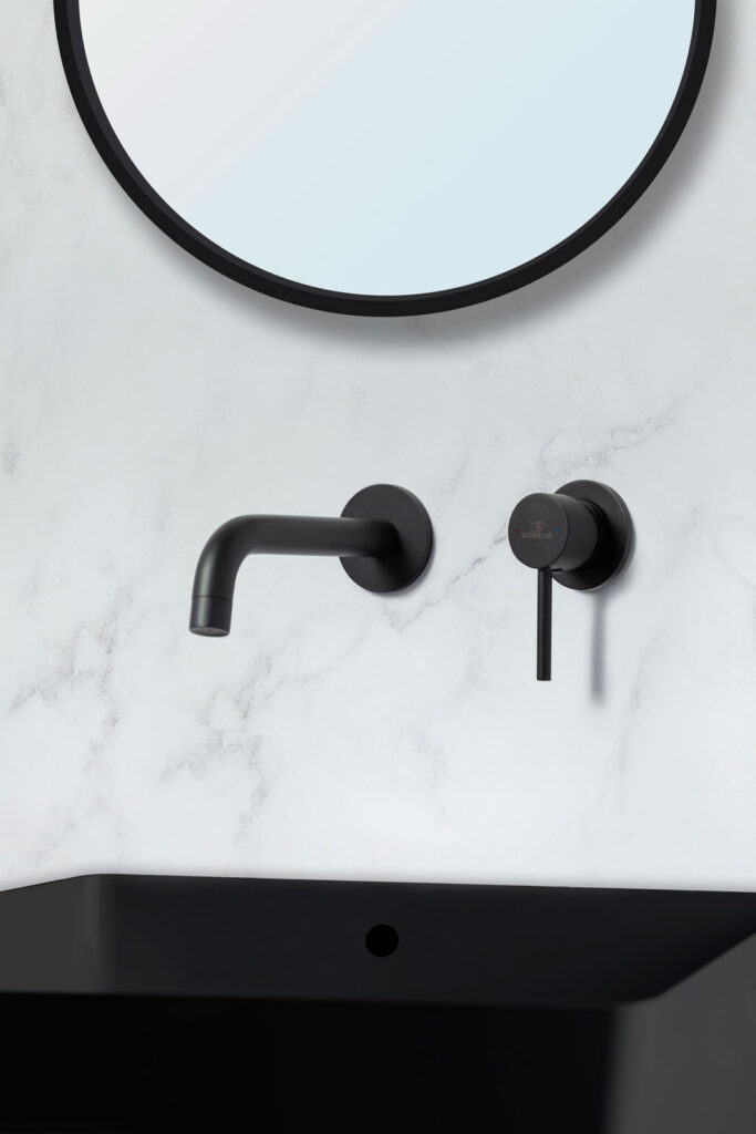 Fotografía de grifo cromado de cocina y baño de Griferías Borràs