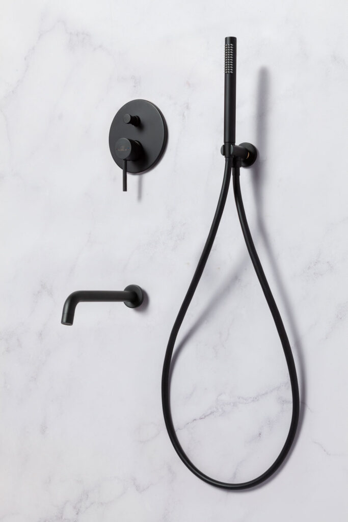 Fotografía de grifo cromado de cocina y baño de Griferías Borràs