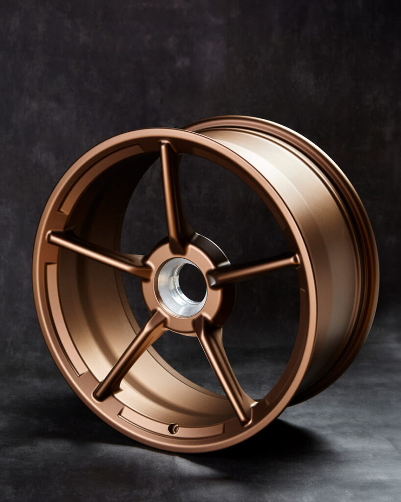 Imagen de fotografía de producto centrada en los acabados y detalles de Hispano Suiza, resaltando materiales y diseño con una buena iluminación. Fotografía ideal para uso en catálogos, publicidad y comunicación de marca.