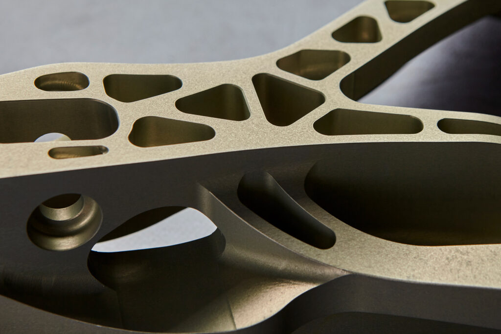 Imagen de fotografía de producto centrada en los acabados y detalles de Hispano Suiza, resaltando materiales y diseño con una buena iluminación. Fotografía ideal para uso en catálogos, publicidad y comunicación de marca.