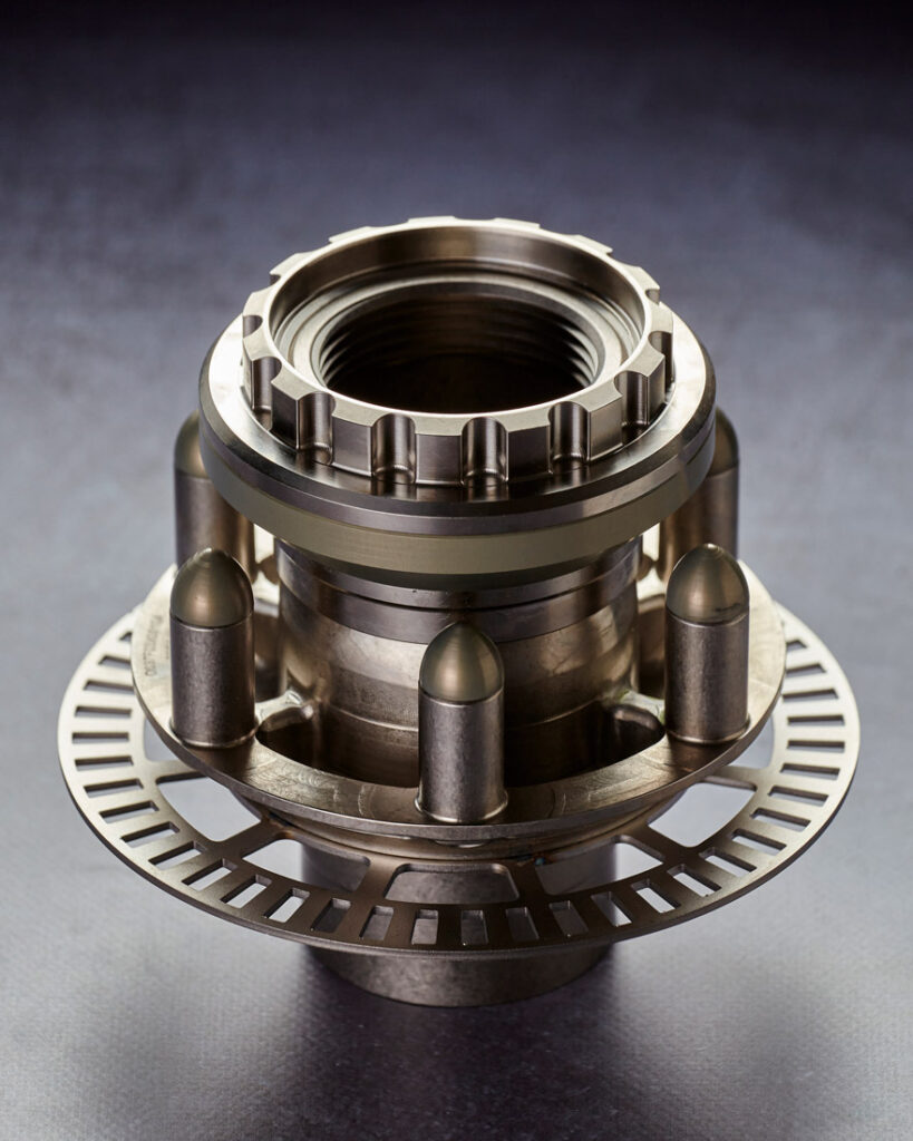 Imagen de fotografía de producto centrada en los acabados y detalles de Hispano Suiza, resaltando materiales y diseño con una buena iluminación. Fotografía ideal para uso en catálogos, publicidad y comunicación de marca.