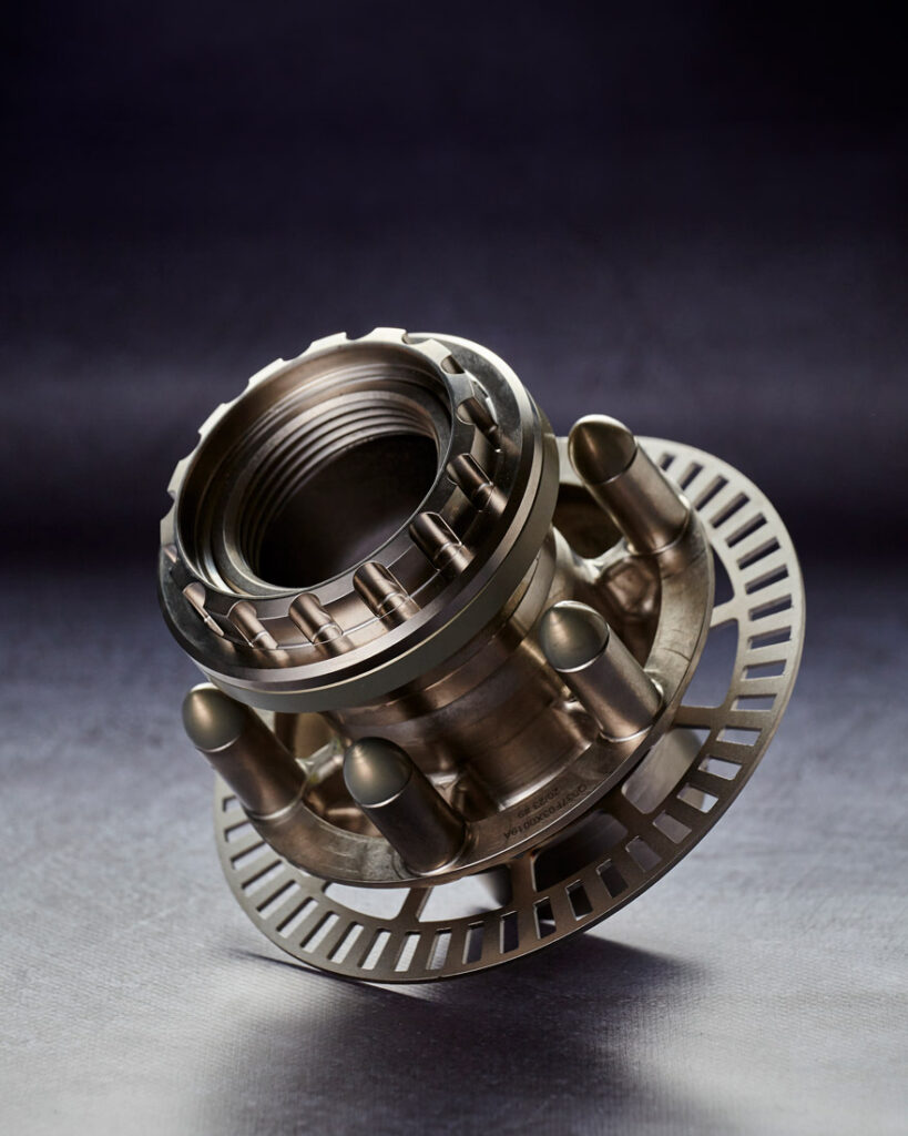 Imagen de fotografía de producto centrada en los acabados y detalles de Hispano Suiza, resaltando materiales y diseño con una buena iluminación. Fotografía ideal para uso en catálogos, publicidad y comunicación de marca.