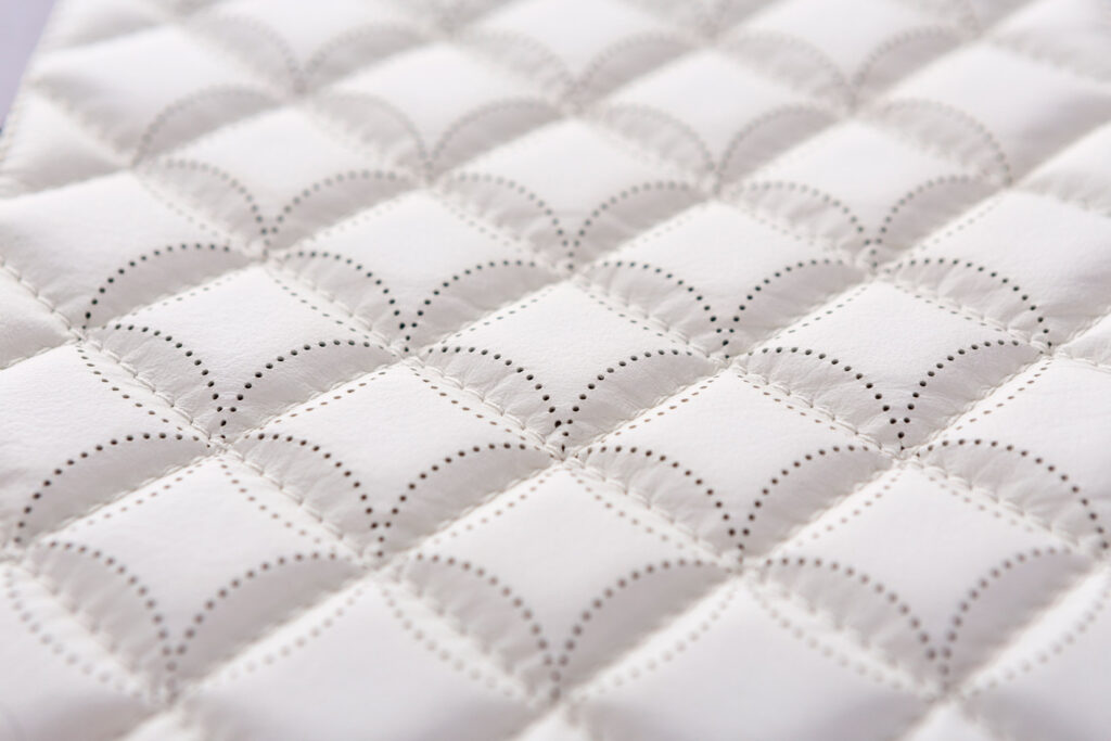 Imagen de fotografía de producto centrada en los acabados y detalles de Hispano Suiza, resaltando materiales y diseño con una buena iluminación. Fotografía ideal para uso en catálogos, publicidad y comunicación de marca.