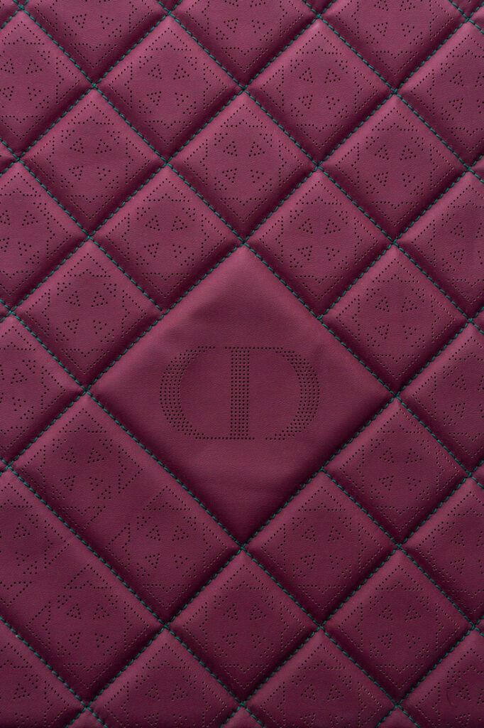 Imagen de fotografía de producto centrada en los acabados y detalles de Hispano Suiza, resaltando materiales y diseño con una buena iluminación. Fotografía ideal para uso en catálogos, publicidad y comunicación de marca.