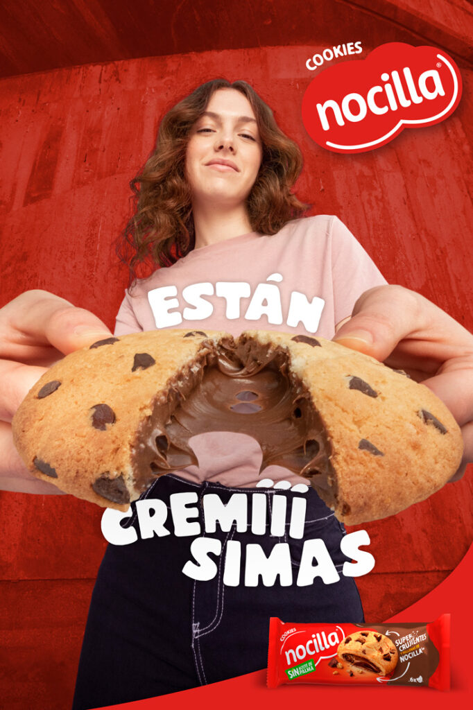 Fotografía creativa realizada en NUA Estudio, mostrando detalle y textura en una cookie rellena. Trabajo de iluminación y composición en nuestro estudio de Barcelona.