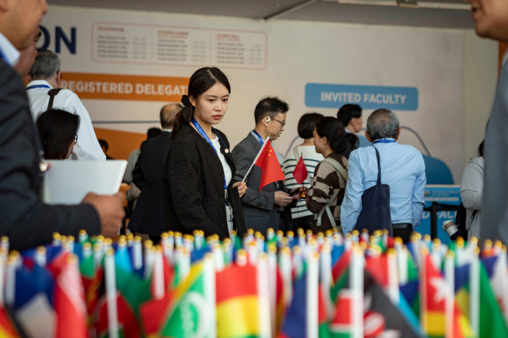 Fotografía de asistentes y networking en el Congreso Mundial de Cáncer de Pulmón 2025 (WCLC2025) Barcelona, por NUA Estudio.