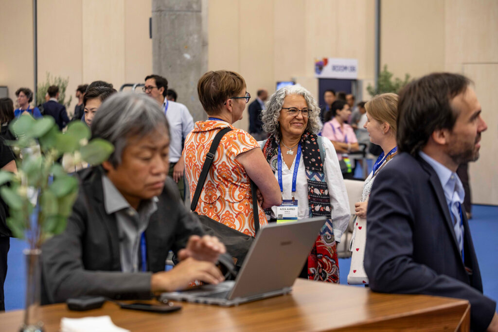 Fotografía de asistentes y networking en el Congreso Mundial de Cáncer de Pulmón 2025 (WCLC2025) Barcelona, por NUA Estudio.