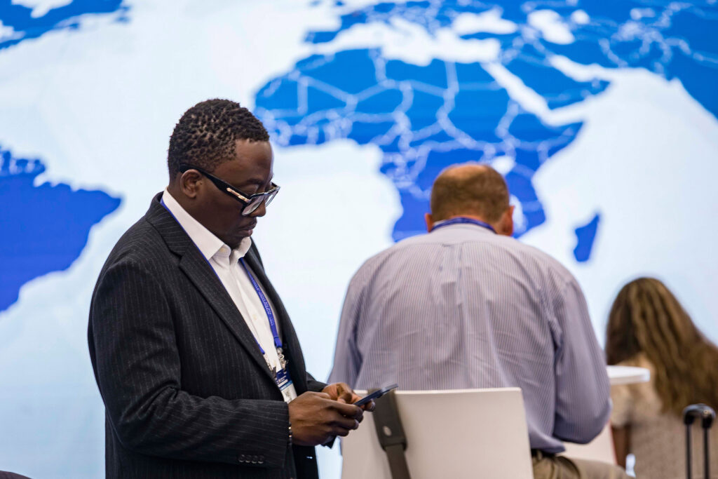 Fotografía de asistentes y networking en el Congreso Mundial de Cáncer de Pulmón 2025 (WCLC2025) Barcelona, por NUA Estudio.